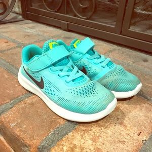 Toddler Girls Nike sneaker
